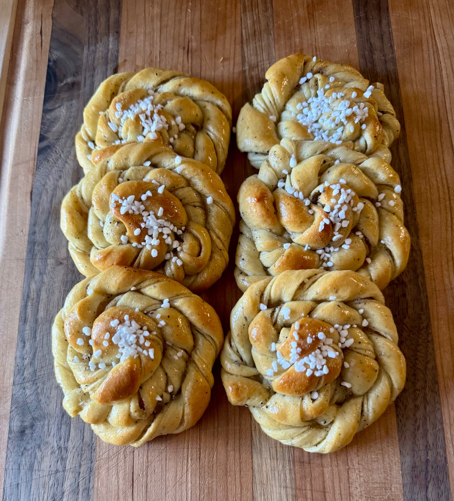 Cardamom Knots (Kardemommeknuter)