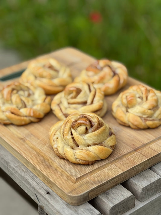 Cardamom Knots (Kardemommeknuter)